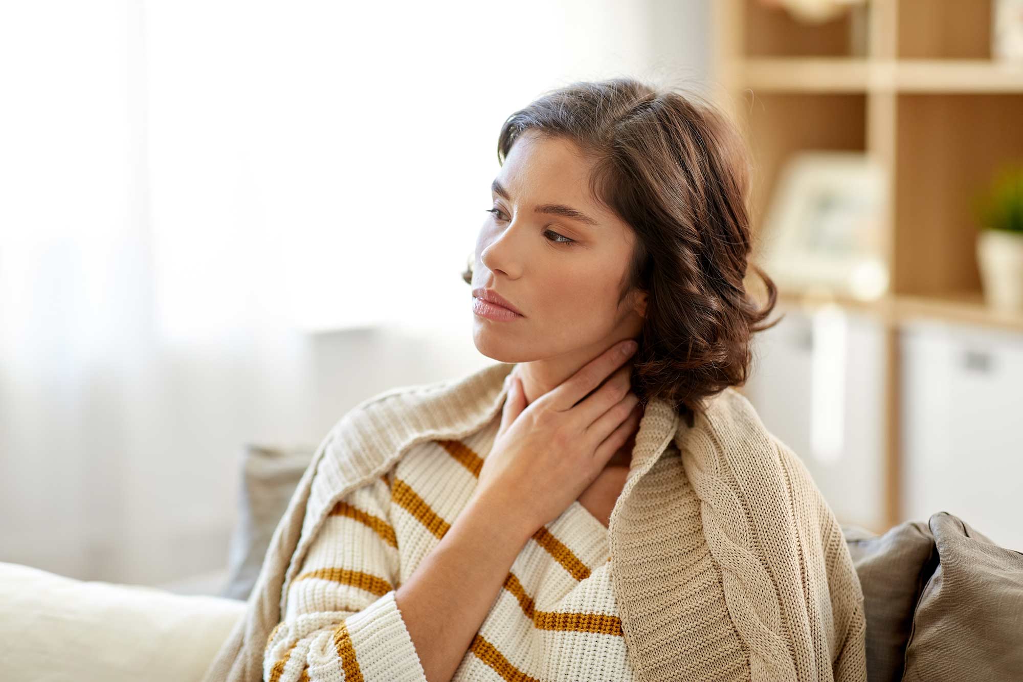 woman-holding-neck